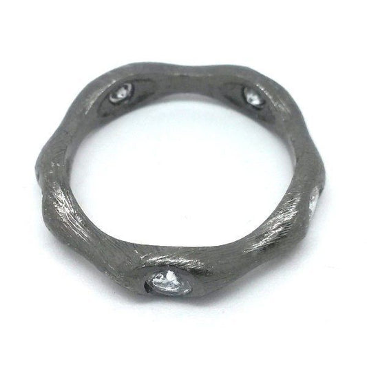 Anillo de plata oscurecida con circonitas