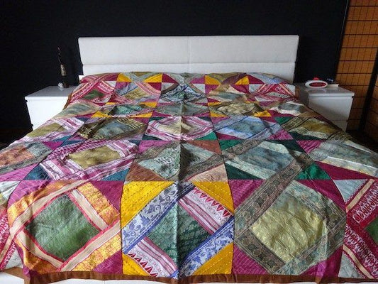 Colcha india de seda con cuadrados de colores