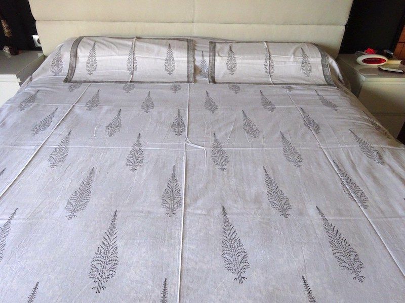 Colcha india de algodón con estampado de abetos