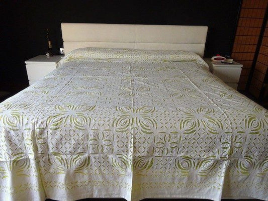 Colcha india de algodón con bordado transparente con verde lima