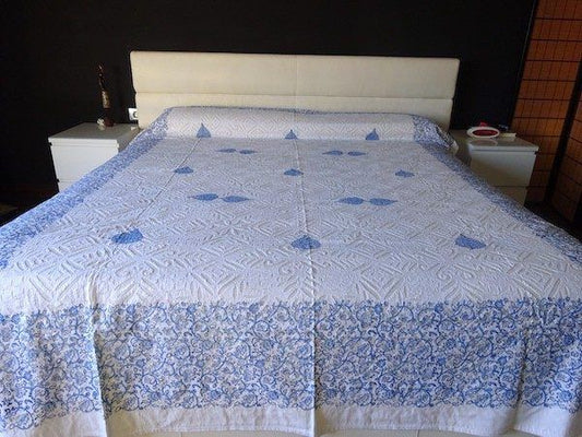 Colcha india de algodón con estampado de hojas azules