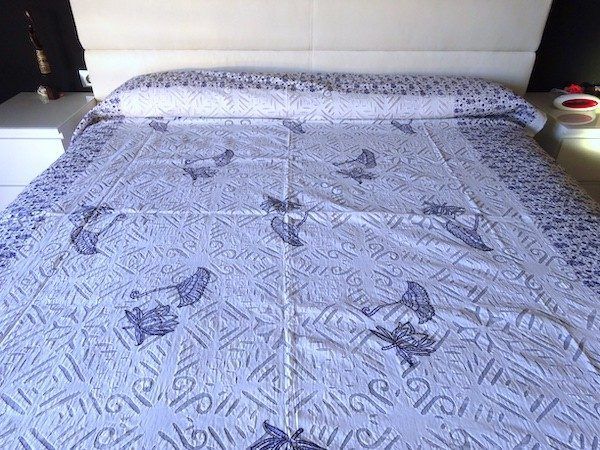 Colcha india de algodón con bordado transparente azul