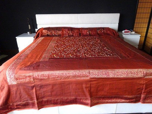 Colcha india de seda con bordado de florecitas