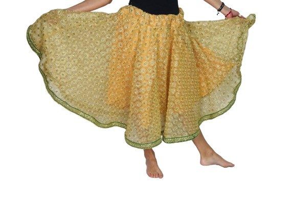Falda Bollywood dorada con vuelo