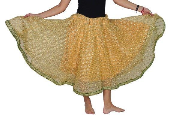 Falda Bollywood dorada con vuelo