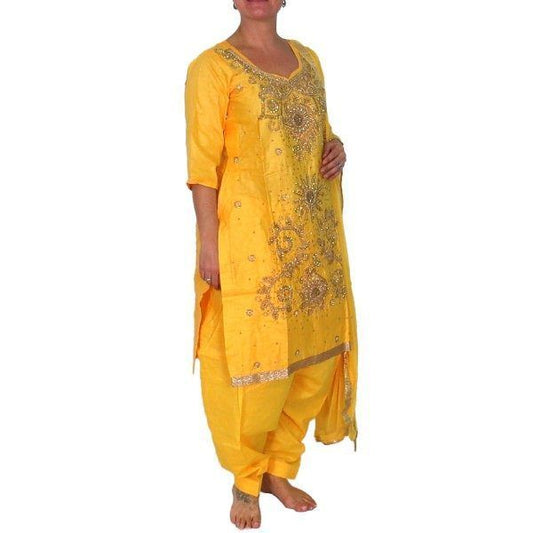 Conjunto punjabi de tres piezas con pedrería