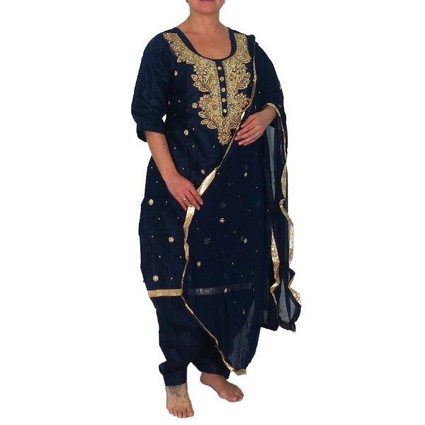 Conjunto punjabi de tres piezas con pedrería