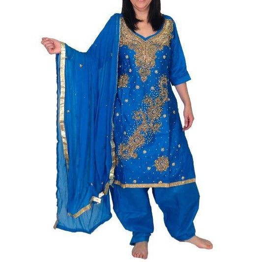 Conjunto punjabi de tres piezas con pedrería