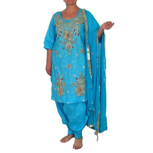 Conjunto punjabi de tres piezas con pedrería