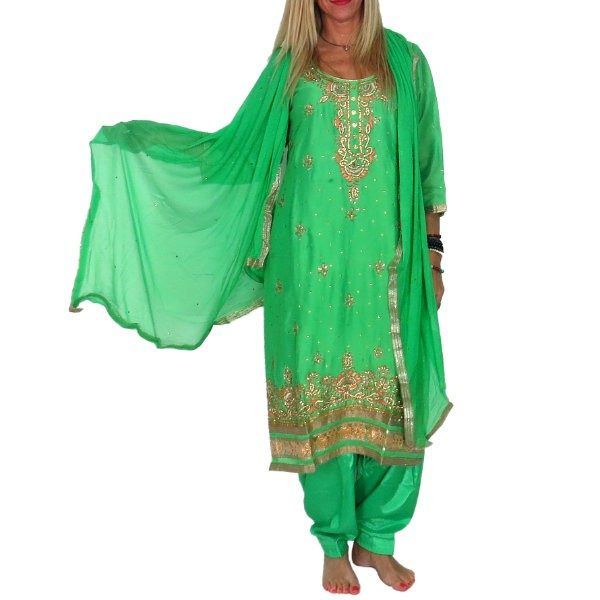 Conjunto punjabi de tres piezas con pedrería