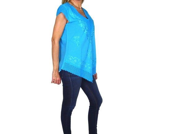 Camisa india de algodón bordada con cuello y borde en pico