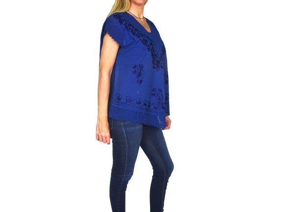 Camisa india de algodón bordada con cuello y borde en pico