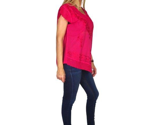 Camisa india de algodón bordada con cuello y borde en pico
