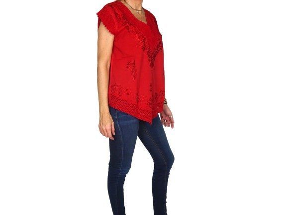 Camisa india de algodón bordada con cuello y borde en pico