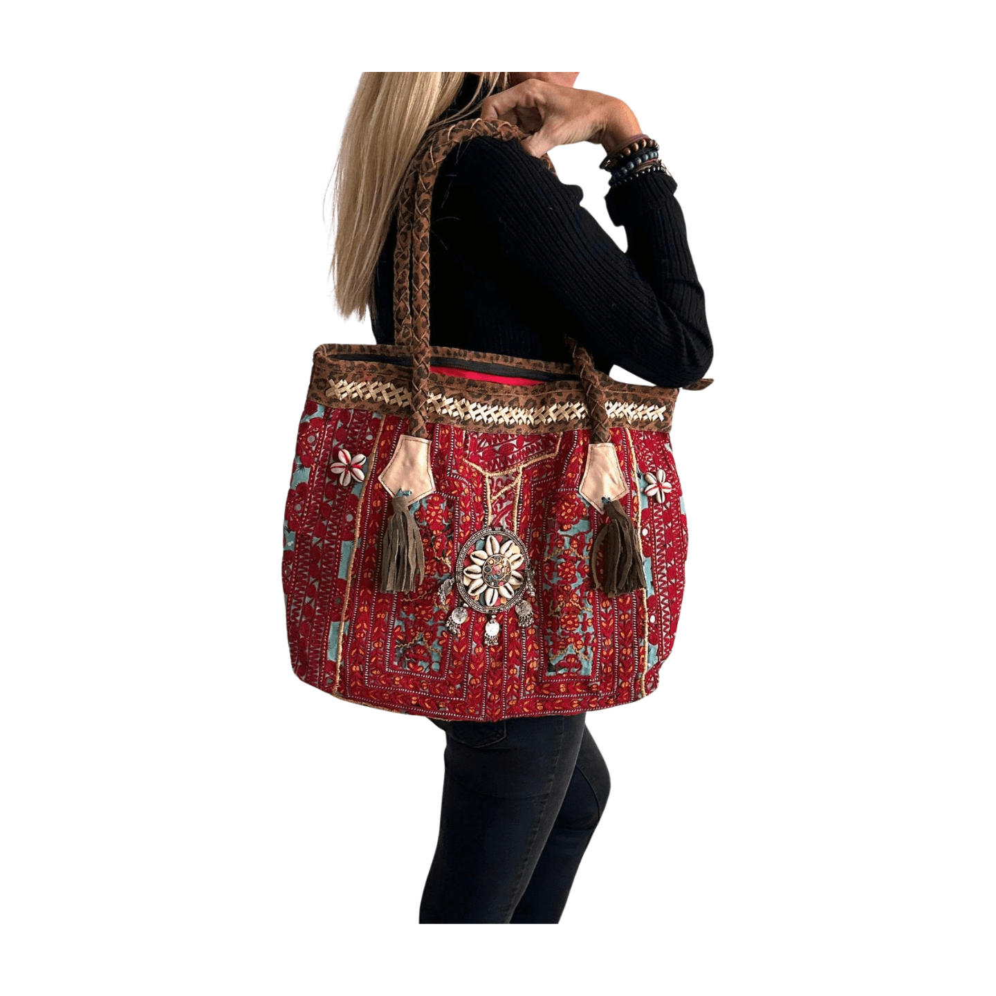 Bolso bohemio de piel con abalorios