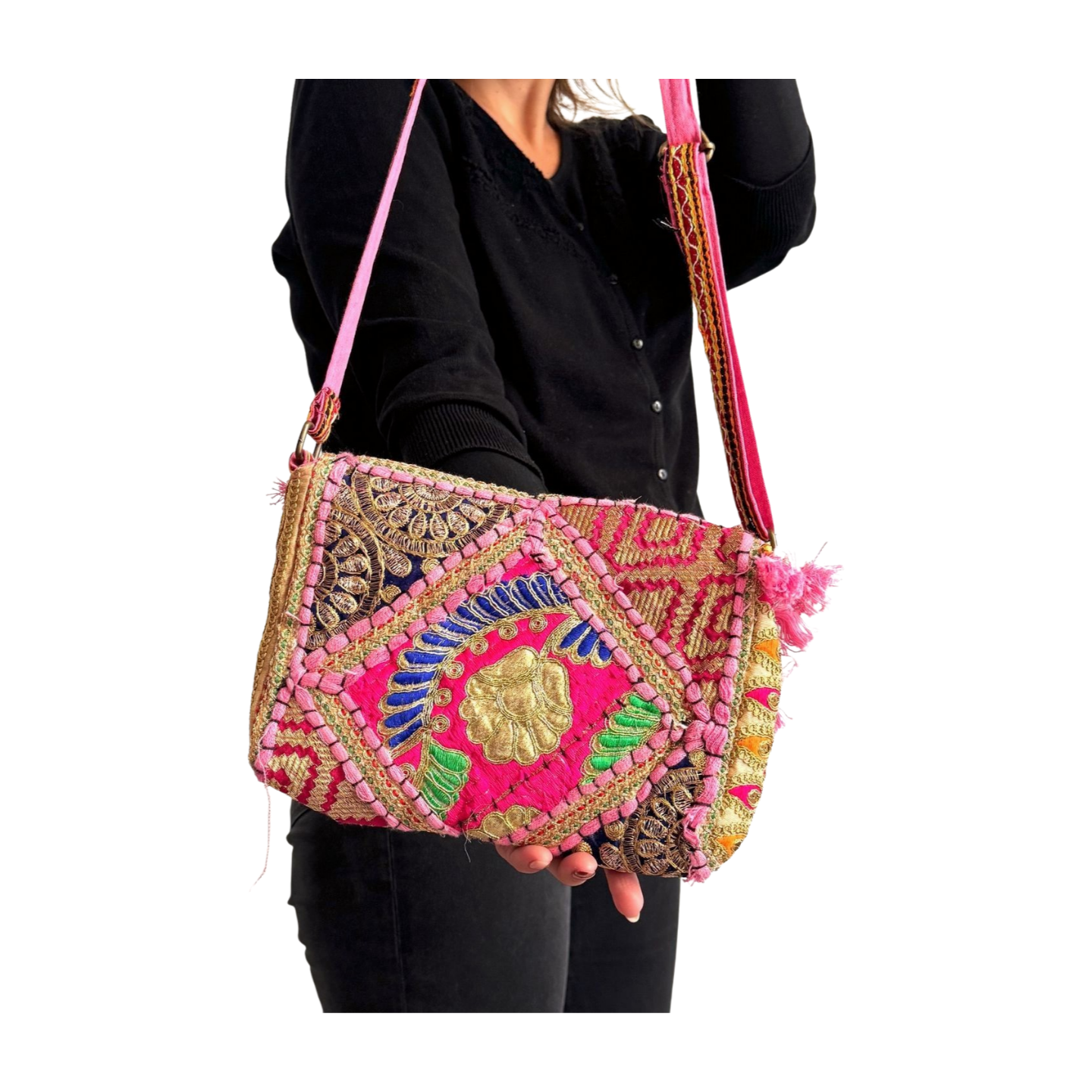 Bolso bohemio bandolera de patchwork con pompones