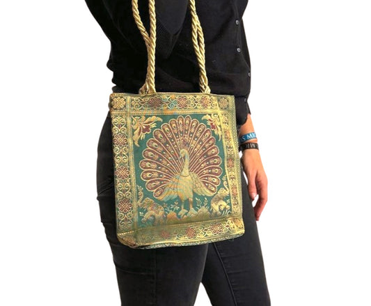 Bolso indio de seda con estampado con pavo real