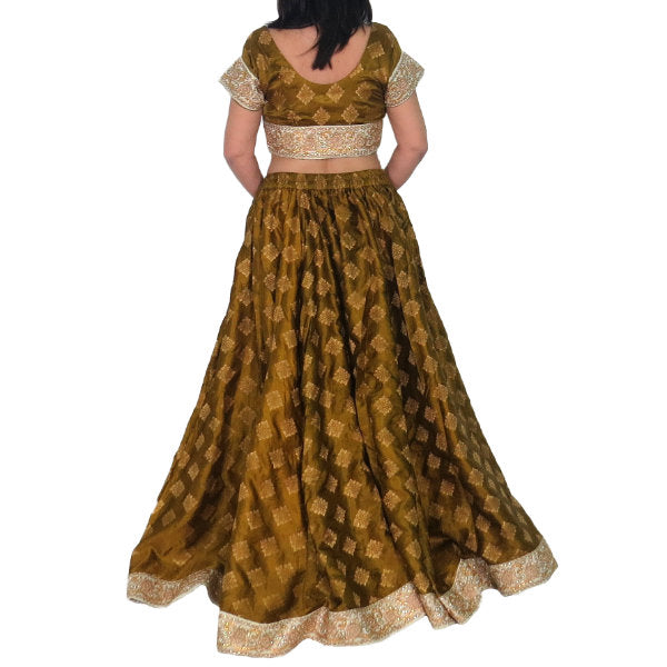 Conjunto Bollywood Lengha choli de seda con mucho vuelo