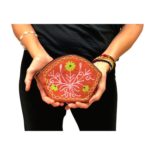 Monedero indio de piel rojo bordado