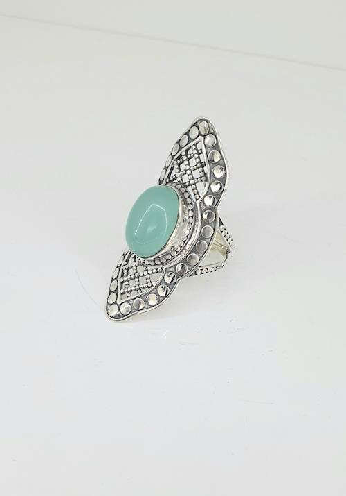 Anillo de plata con calcedonia