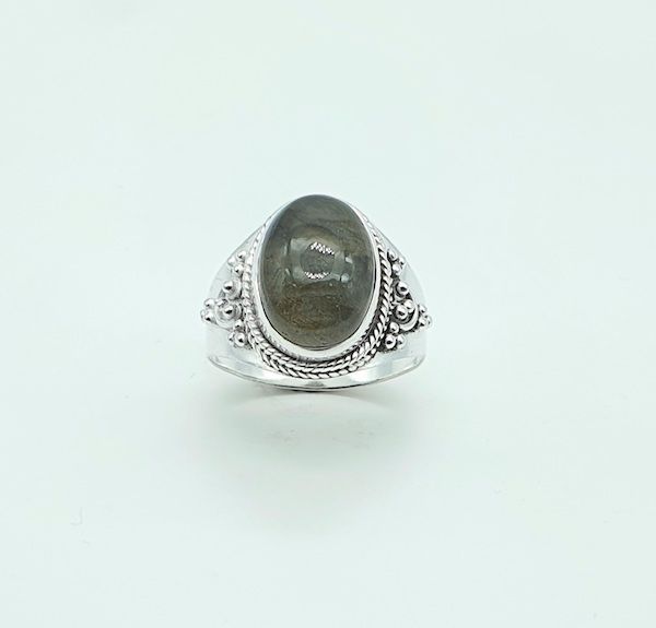 Anillo de plata de la India con labradorita
