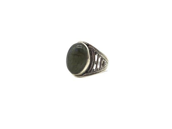Anillo de plata de la India con labradorita