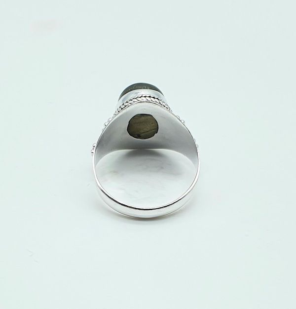 Anillo de plata de la India con labradorita