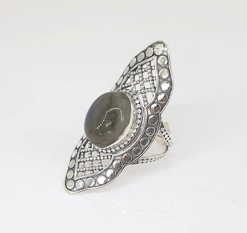 Anillo de plata de la India con labradorita