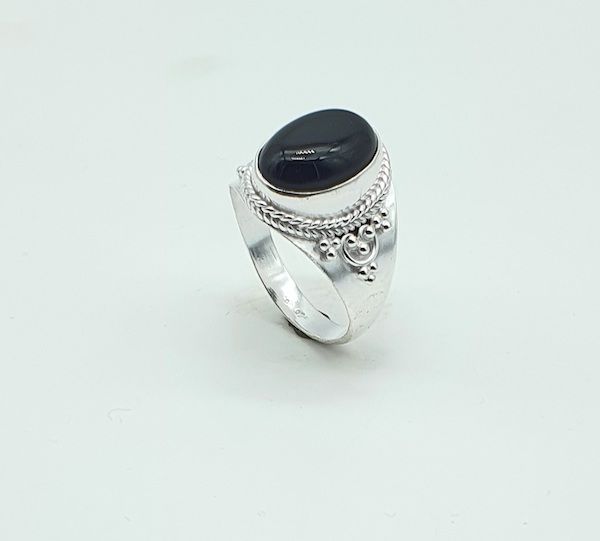 Anillo de plata de la India con onix negro
