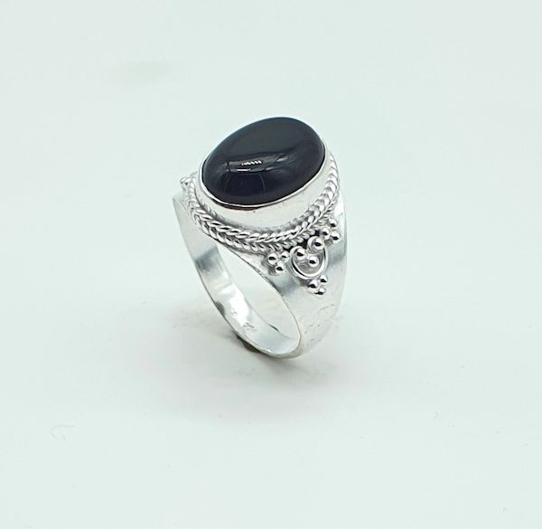 Anillo de plata de la India con onix negro