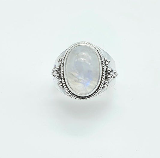 Anillo de plata con piedra luna