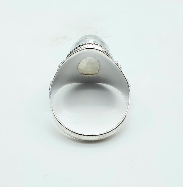 Anillo de plata con piedra luna