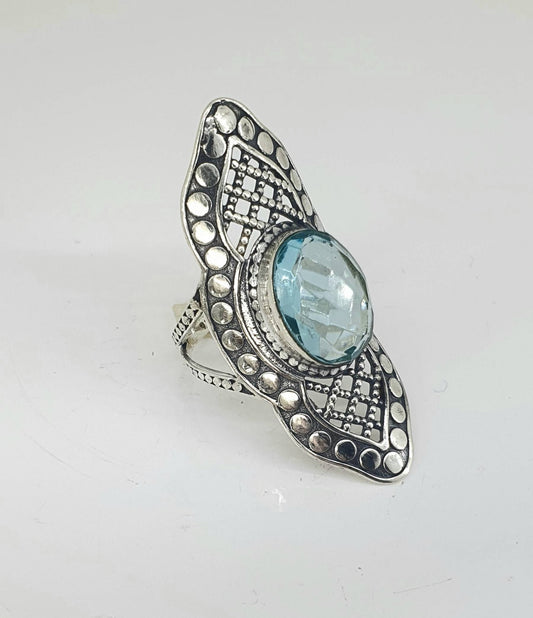 Anillo de plata con topacio azul