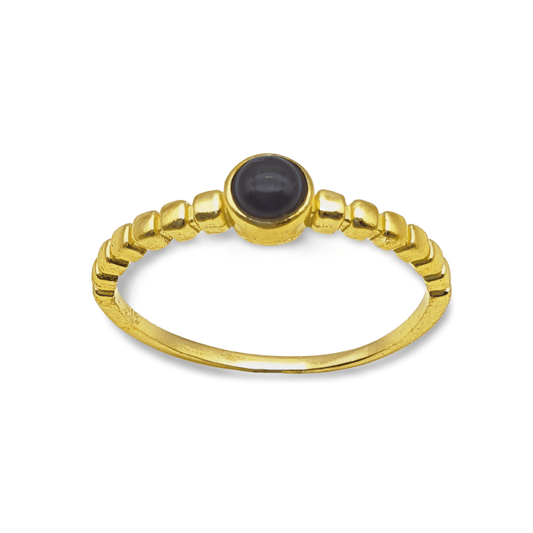 Anillo de plata dorada con ónix negro