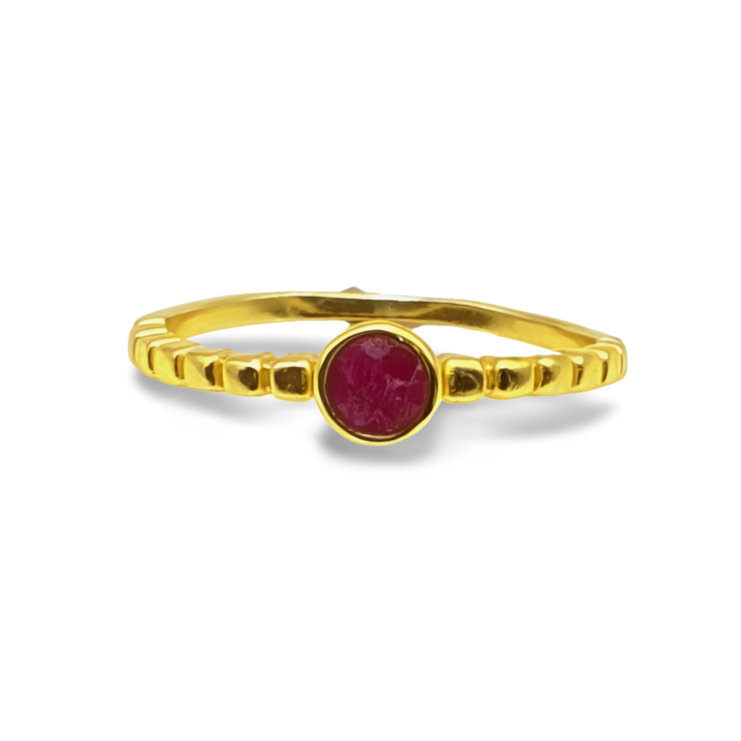 Anillo de plata dorada con rubi de jaipur