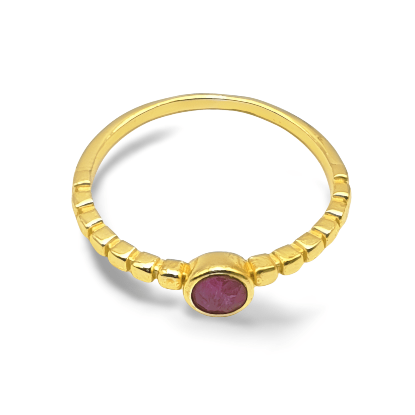 Anillo de plata dorada con rubi de jaipur