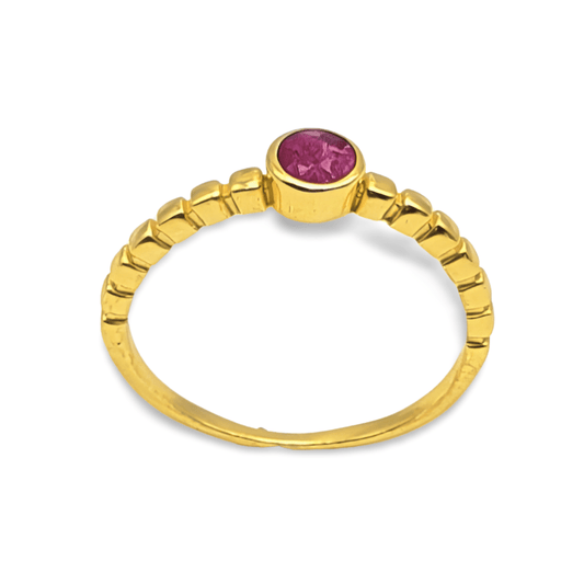 Anillo de plata dorada con rubi de jaipur