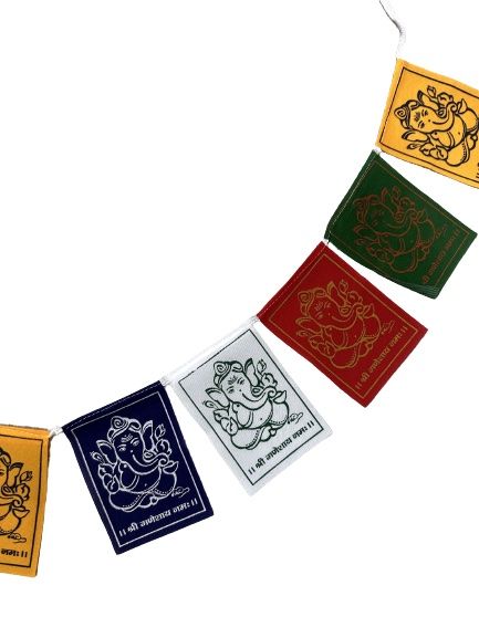 Banderas tibetanas con Ganesh y mantra