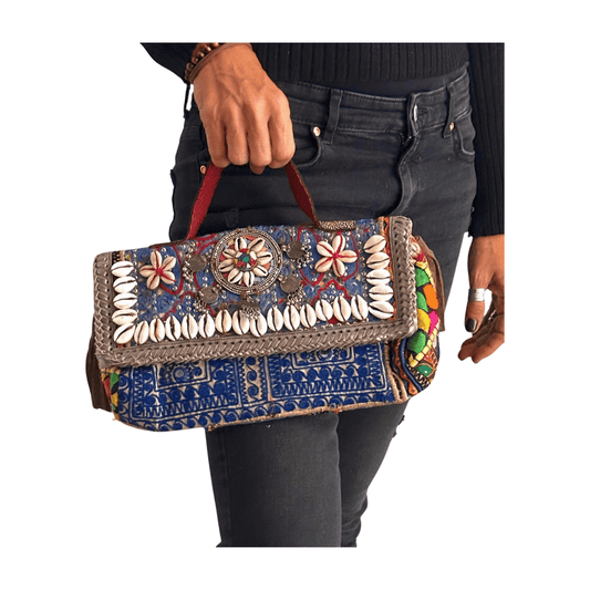 Bolso bohemio pequeño de piel con flecos y abalorios