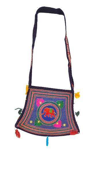 Bolso bandolera boho de India con pompones
