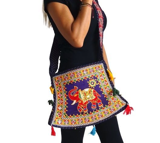 Bolso bandolera indio azul con pompones