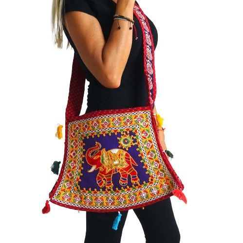Bolso bandolera indio rojo con pompones