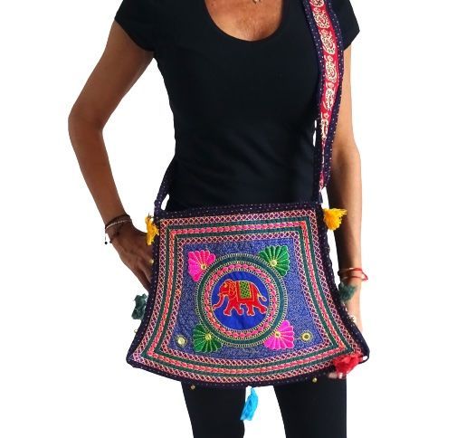 Bolso bandolera boho de India con pompones
