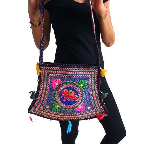Bolso bandolera boho de India con pompones