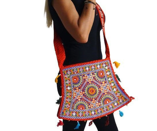 Bolso bandolera indio naranja con pompones