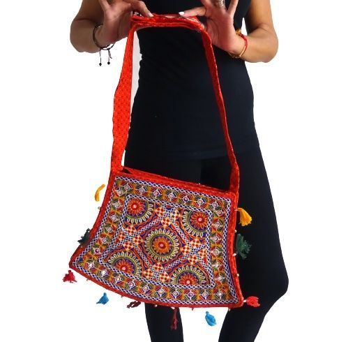 Bolso bandolera indio mandala con pompones