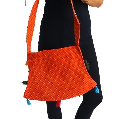 Bolso bandolera indio naranja con pompones