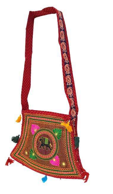 Bolso bandolera indio rojo con pompones