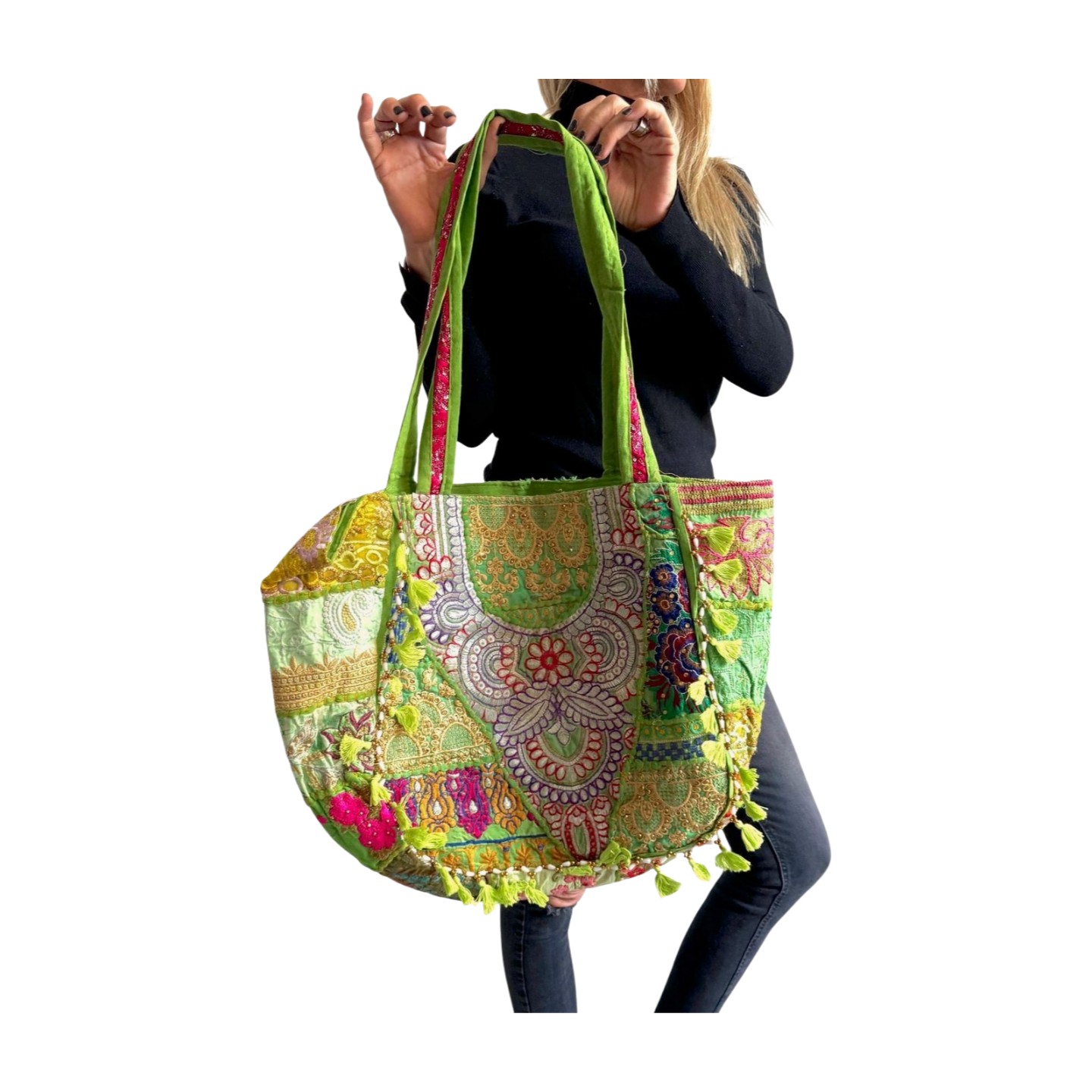 Bolso bohemio verde con pompones