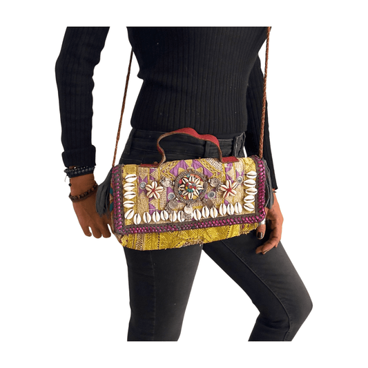 Bolso bohemio pequeño de piel con flecos y abalorios